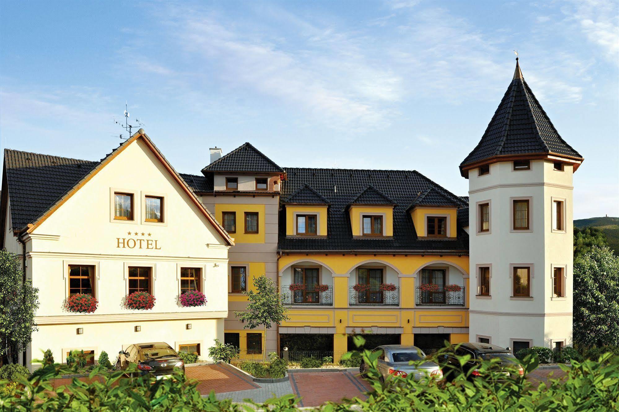 Wellness Hotel Zlata Lipa Decin Buitenkant foto