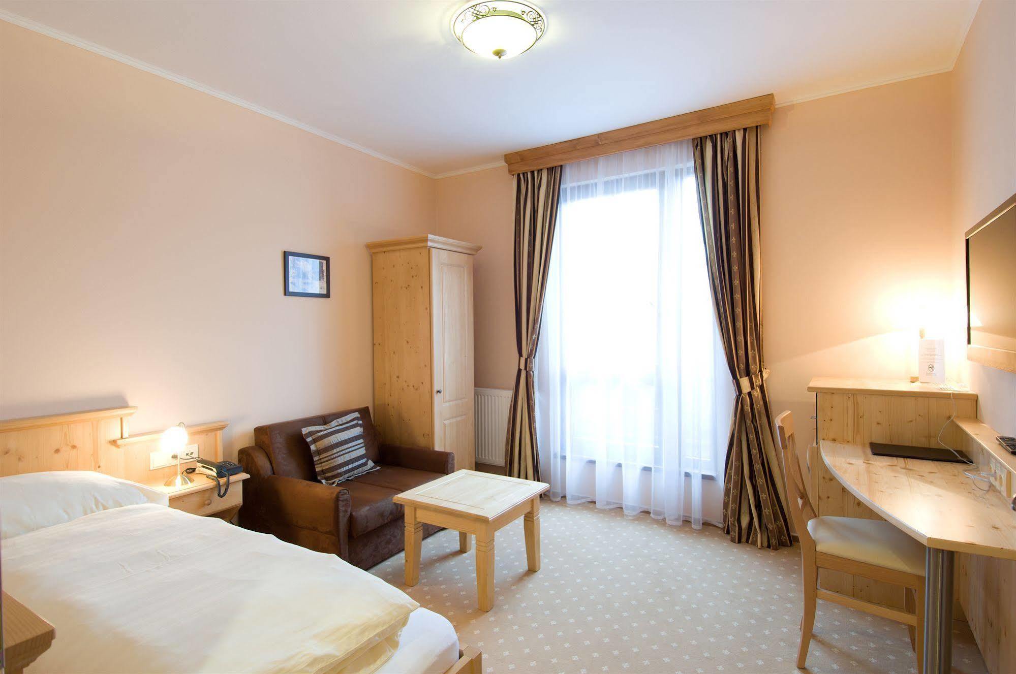 Wellness Hotel Zlata Lipa Decin Buitenkant foto