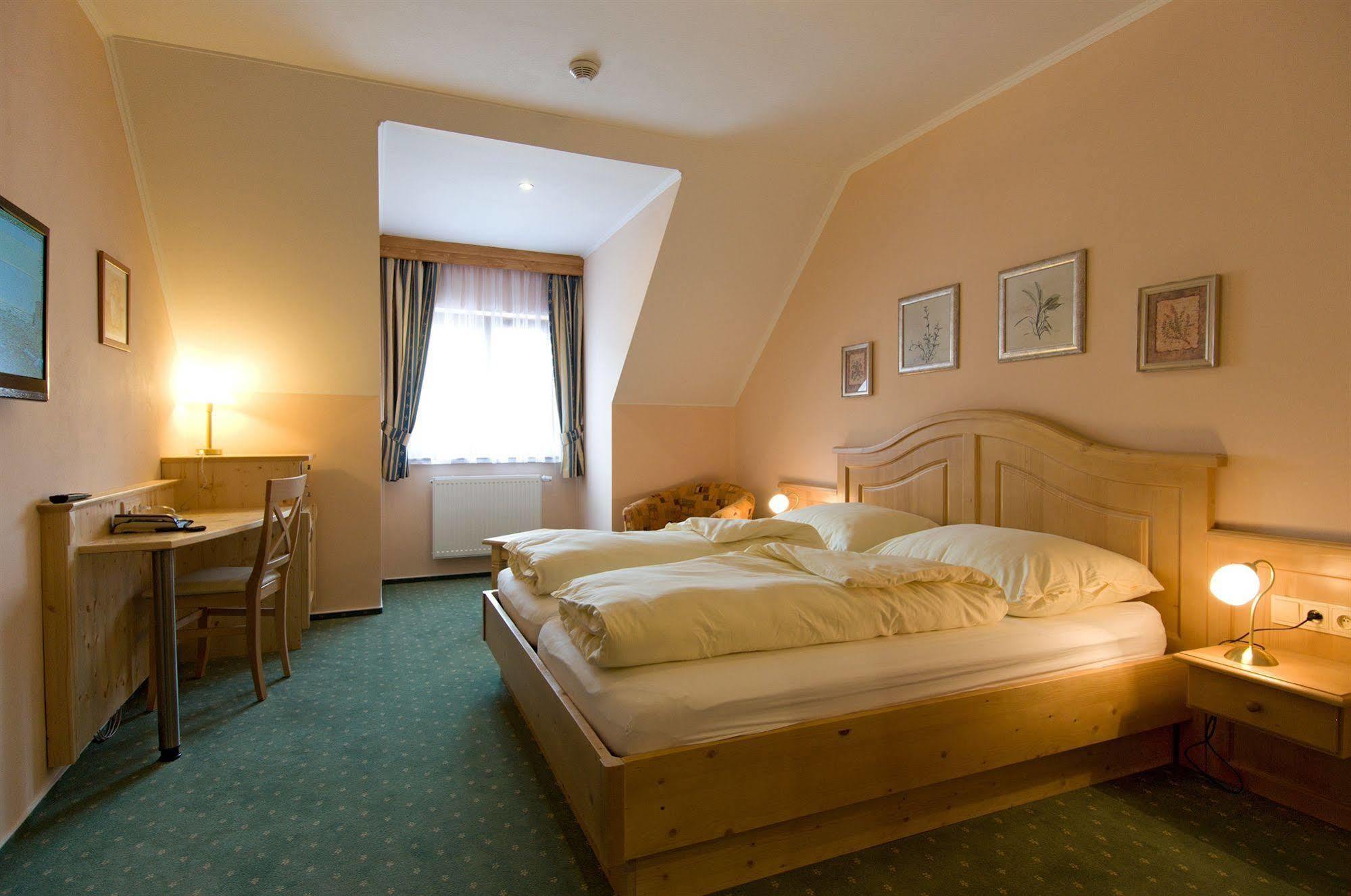 Wellness Hotel Zlata Lipa Decin Buitenkant foto